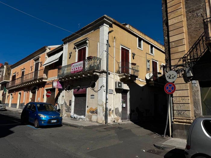 Casa trilocale in vendita in Largo Madonna del Sorriso, Centro, Aci Catena
