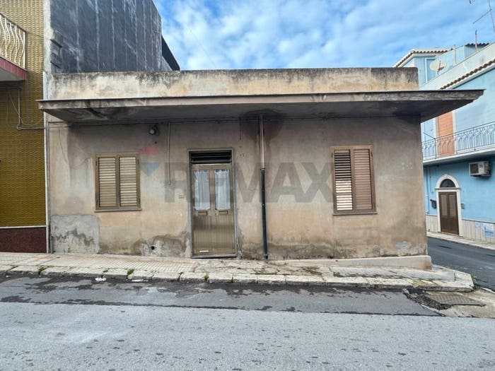 Casa con 6 locali in vendita in VIA D ARANGIO, Centro, Pachino
