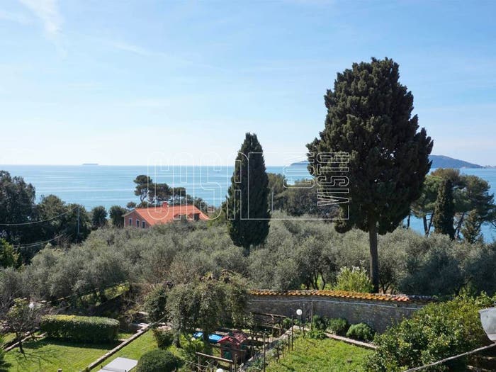 Appartamento con 6 locali in vendita in Via David Herbert Lawrence, La Serra Tellaro, Lerici