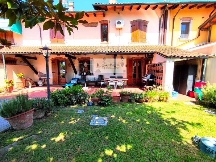 Casa con 6 locali in vendita in Via del Rio, Piano di Mommio, Massarosa