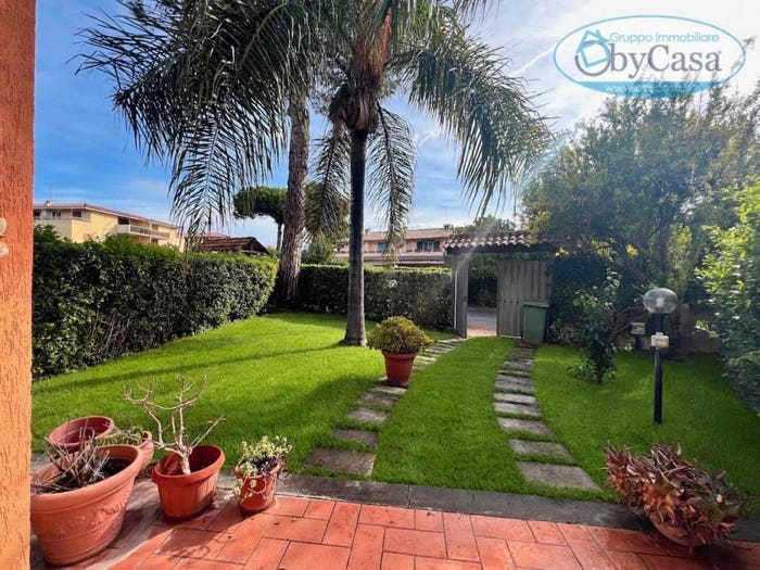 Casa quadrilocale in vendita in Via della Vergine, Marina di San Nicola, Ladispoli