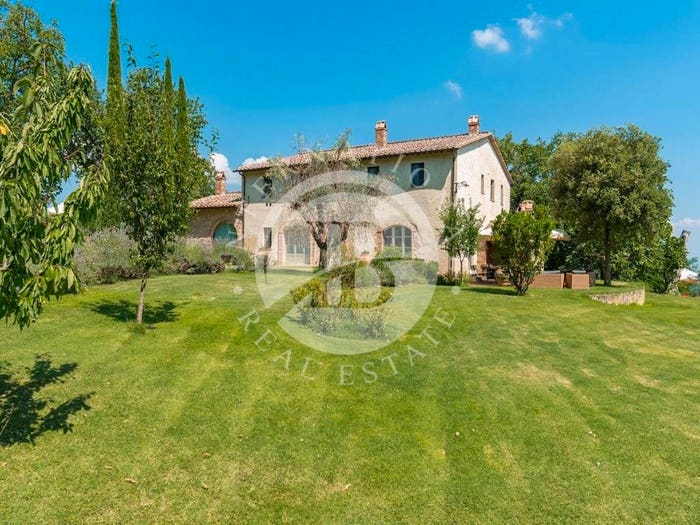 Casa con 6 locali in vendita in Cetona