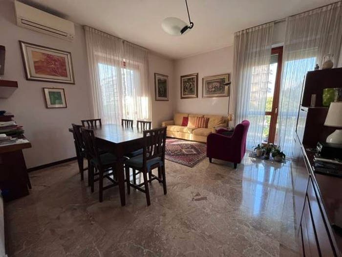 Appartamento trilocale in vendita in Viale Famagosta, Famagosta, Milano