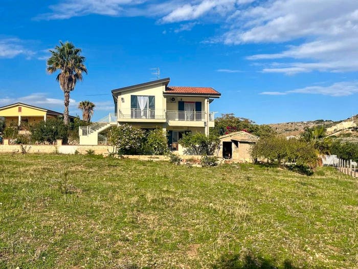 Casa con 6 locali in vendita in Palma di Montechiaro
