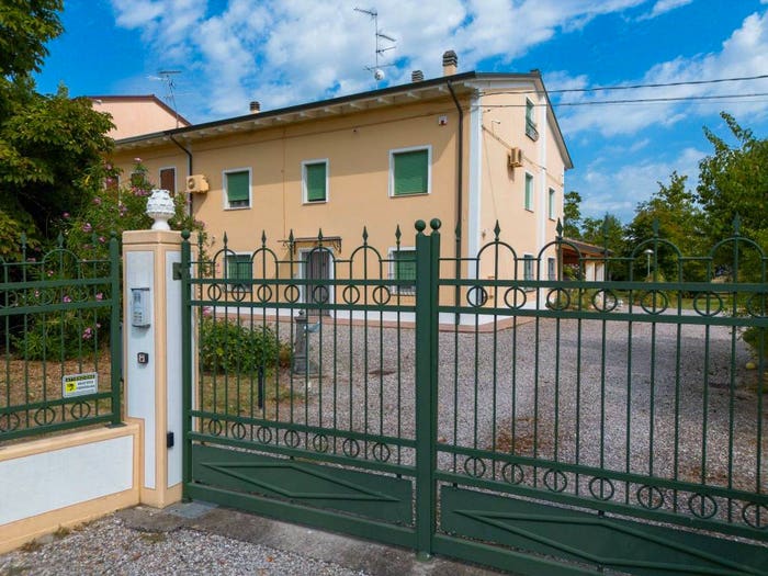 Casa con 6 locali in vendita in Via delle Valli, Tre Gobbi, Mirandola