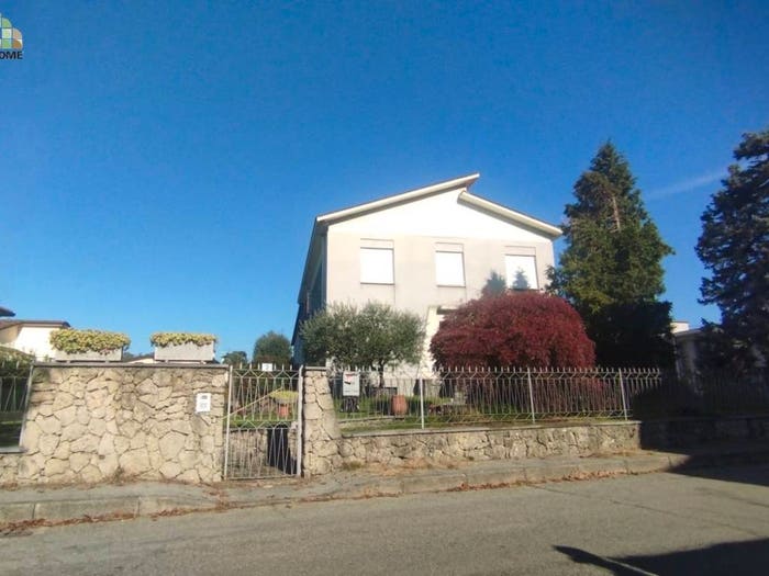 Casa con 6 locali in vendita in Via Don Sirtori, Centro, Arosio
