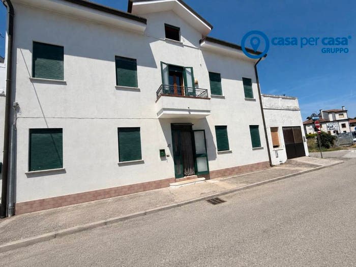 Casa quadrilocale in vendita in Adria Via Alberto Mario, Centro, Adria
