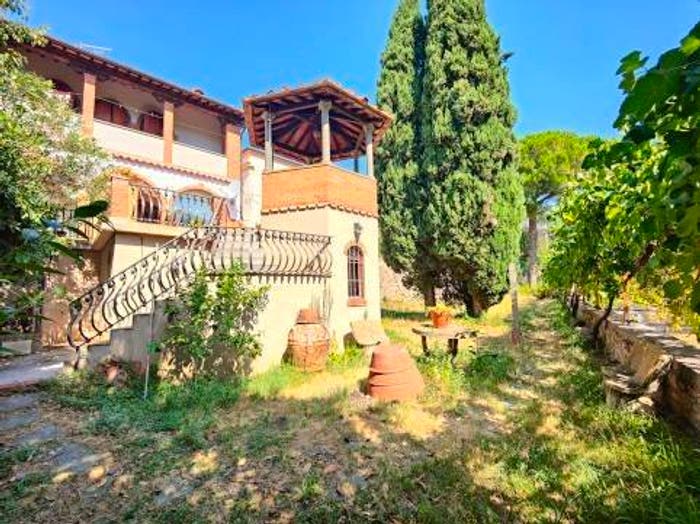 Appartamento con 6 locali in vendita in Via Roma, Centro, Calci