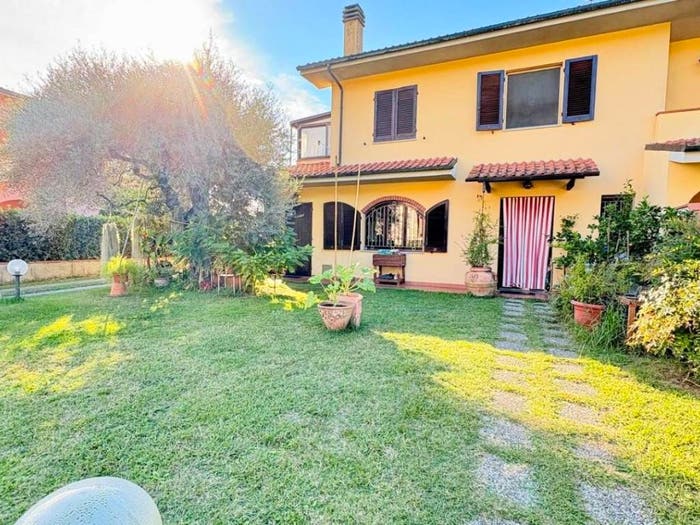 Casa con 5 locali in vendita in V Sarzanese, Santa Maria a Colle Ponte San Pietro, Lucca