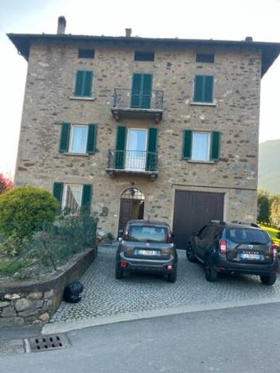 Casa con 6 locali in vendita in Via Gatta, Bianzone
