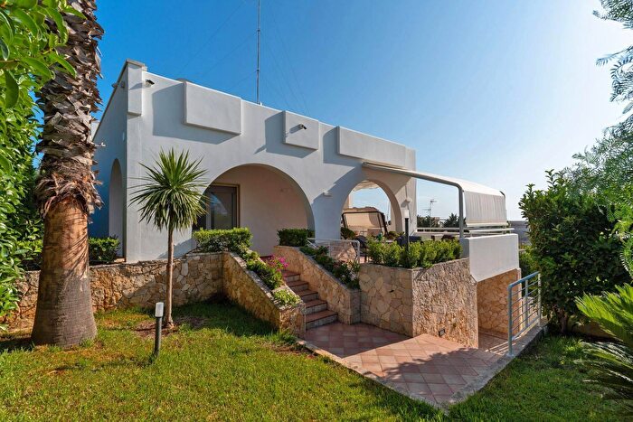 Casa con 7 locali in vendita in Via Serafico fra Benedetto, Nardo'