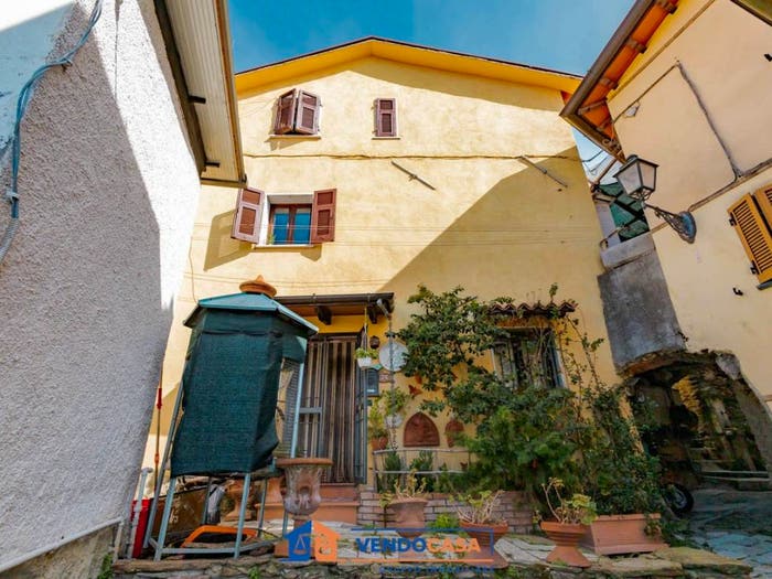Casa quadrilocale in vendita in Frazione Altagnana, San Carlo Antona, Massa