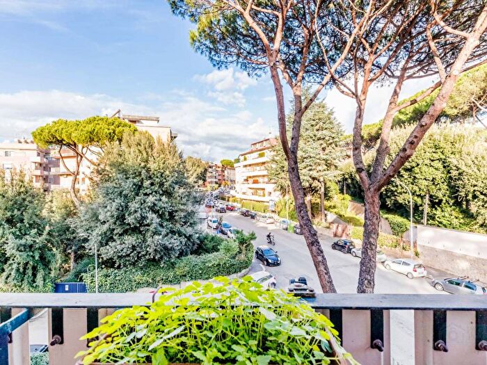 Appartamento con 5 locali in vendita in Via della Balduina, Balduina, Roma