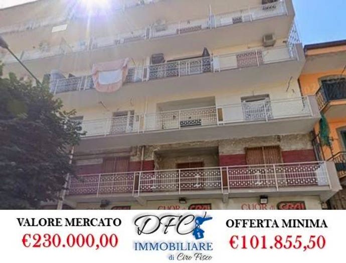 Appartamento con 6 locali in vendita in Via Alcide De Gasperi, Afragola