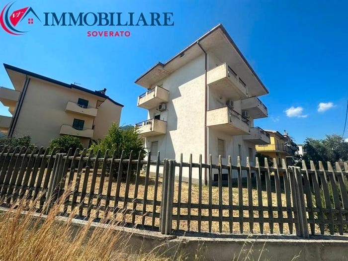 Casa quadrilocale in vendita in Via Guglielmo Marconi, Montepaone Lido, Montepaone
