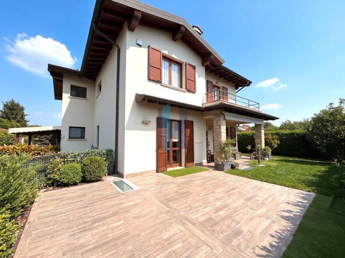 Casa quadrilocale in vendita in Via Tito Speri, San Zeno Naviglio