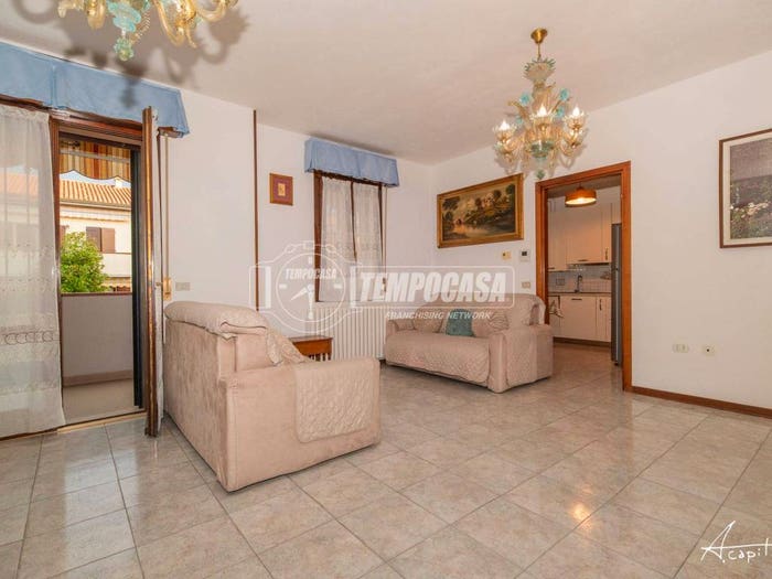 Appartamento trilocale in vendita in Via Giovanni Loschi, Centro, Soliera