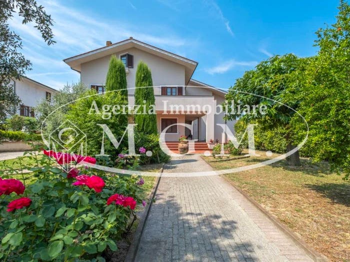 Casa con 6 locali in vendita in Via Caduti di Piavola, Centro, Calcinaia