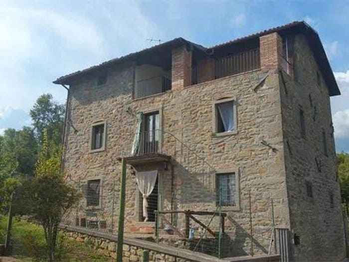 Casa con 6 locali in vendita in Via Iv Novembre, Villa Collemandina