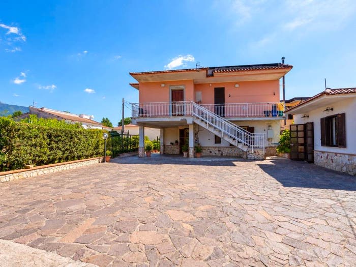 Casa con 6 locali in vendita in Via Bassiano, Centro, Sezze