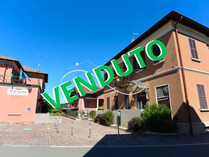 Appartamento trilocale in vendita in Via Edmondo De Amicis, Centro, Valmorea