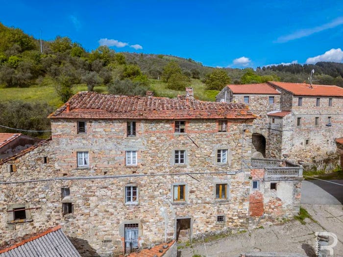 Casa con 5 locali in vendita in Via Cariggio, Fivizzano