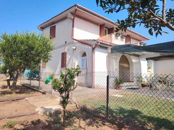 Casa con 6 locali in vendita in Via delle Azalee, Cogna, Aprilia