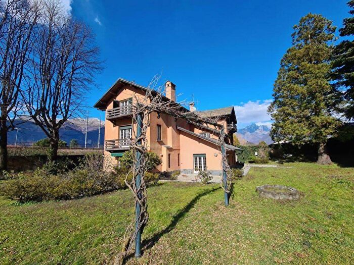 Casa con 6 locali in vendita in VIA PONTILE, Colico Piano, Colico