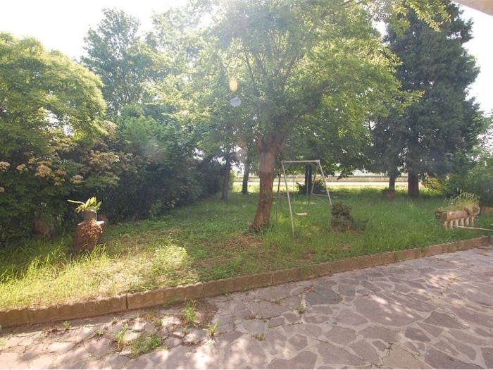 Casa quadrilocale in vendita in Strada Fossa Monda Nord, Torrazzi, Modena
