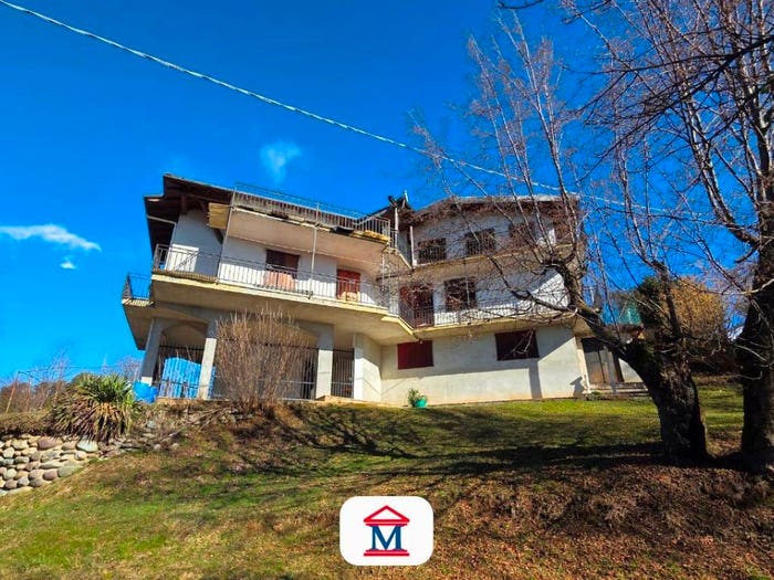 Casa con 6 locali in vendita in Via Santissima Trinità, Casnigo
