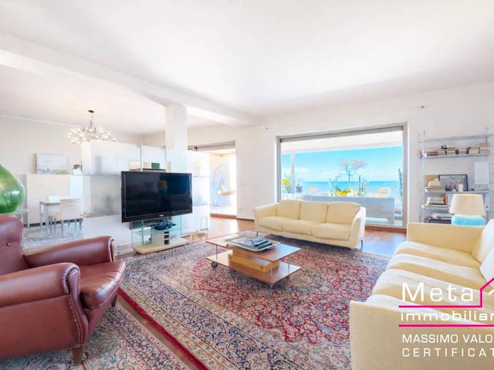 Appartamento con 5 locali in vendita in VIa Aldo Moro, Bisceglie