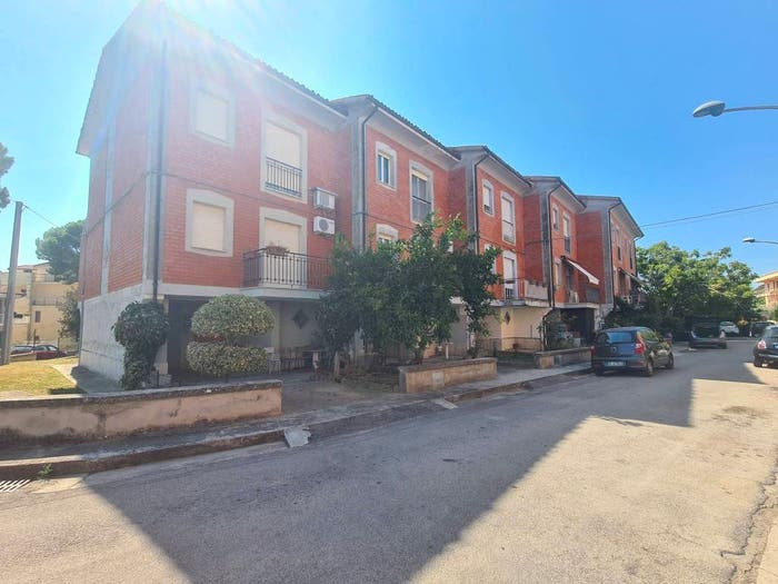 Casa quadrilocale in vendita in Strada Santa Maria in Piano, Centro, Loreto Aprutino