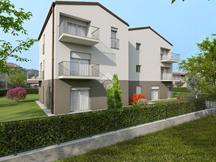 Appartamento trilocale in vendita in Str La Rizza, Verona