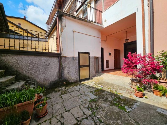 Casa trilocale in vendita in Via Alessandro Manzoni, Centro, Gazzaniga