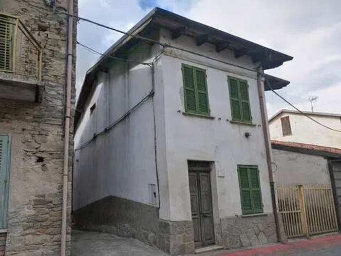 Casa con 6 locali in vendita in Monastero Bormida
