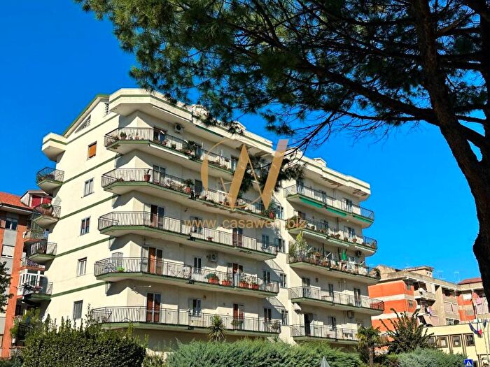 Appartamento con 5 locali in vendita in Viale Michelangelo Buonarroti, Stadio, Caserta