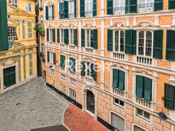 Appartamento quadrilocale in vendita in Piazza delle Scuole Pie, Caricamento, Genova