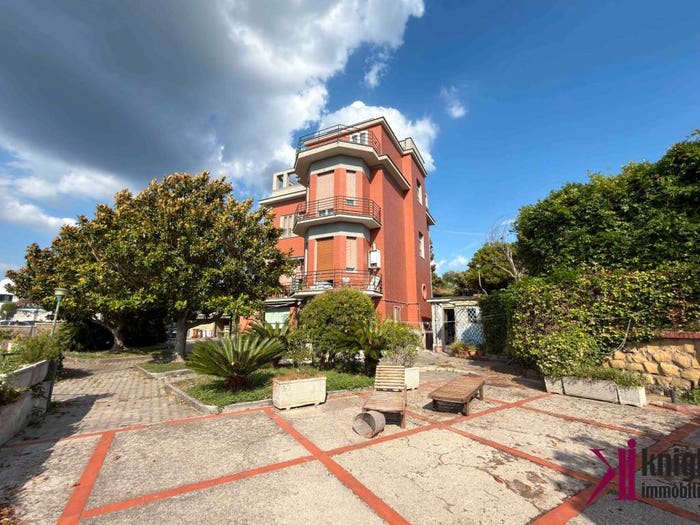 Casa con 6 locali in vendita in Via Alessandro Manzoni, Posillipo, Napoli