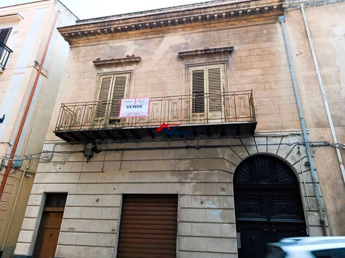 Casa con 6 locali in vendita in Via Giovanni Amendola No Number, Centro, Alcamo