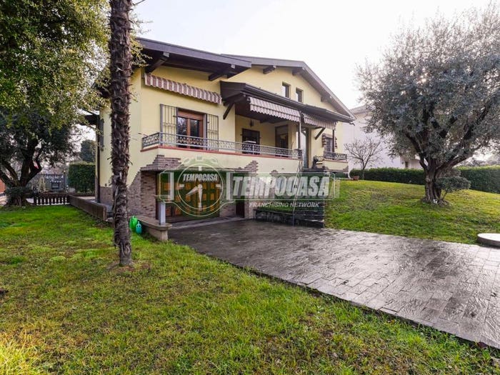 Casa con 5 locali in vendita in Via Europa, Grassobbio