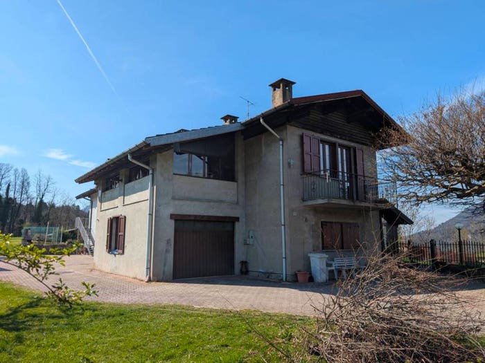 Casa con 6 locali in vendita in Via Giacomo Leopardi, Centro, Cunardo