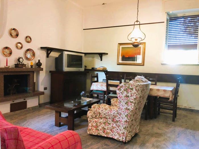 Casa con 6 locali in vendita in Viale Francesca De Maestri Colleoni, Centro, Castano Primo