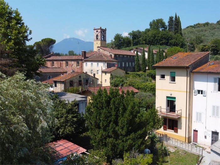 Casa con 6 locali in vendita in Camaiore Paese, Camaiore