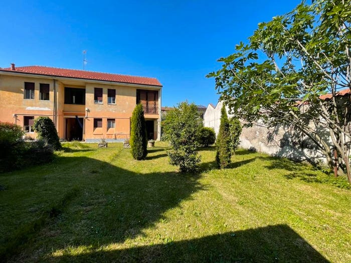 Casa con 6 locali in vendita in Via Giosuè Carducci, Buscate