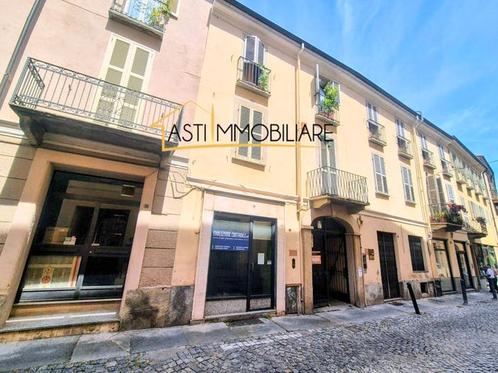 Appartamento quadrilocale in vendita in Via Settembre, Centro Storico, Asti