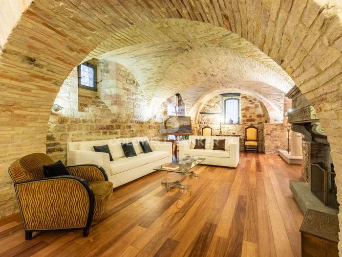 Appartamento con 6 locali in vendita in Via Bernardo da Quintavalle, Centro Storico, Assisi