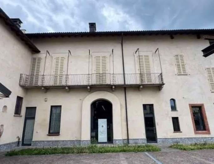 Appartamento bilocale in vendita in Piazza della Vittoria, Centro, Locate di Triulzi