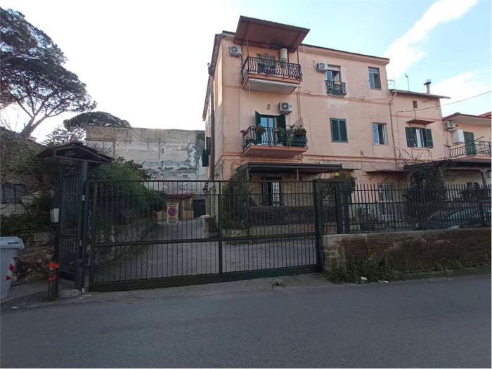 Appartamento con 6 locali in vendita in Via Comunale S Croce Ad Orsolone Napoli NA Italia, Chiaiano, Napoli