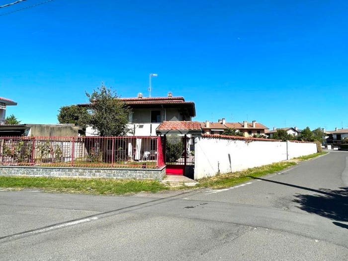Casa quadrilocale in vendita in Via Mariani Don G, Centro, Busto Garolfo