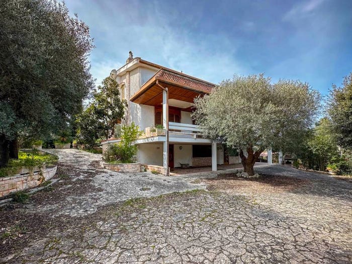 Casa con 5 locali in vendita in Putignano